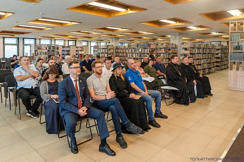 Представители Тольяттинской Епархии приняли участие в презентации книги «Сердце воина. Непридуманная история одной семьи»
