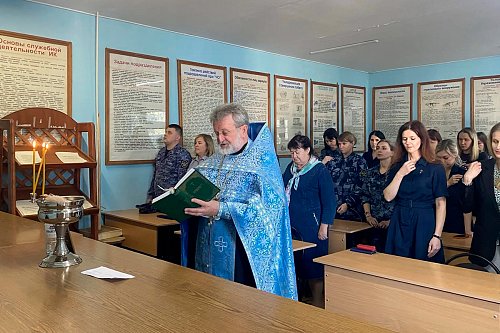 В ИК-29 почтили память погибших сотрудников УИС; протоиерей Александр Чекменев отмечен благодарностью