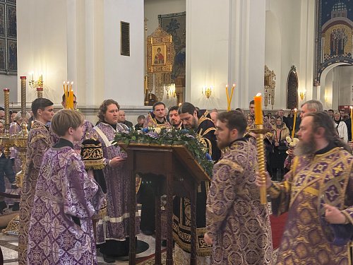 Канун Недели третьей Великого поста, Крестопоклонной