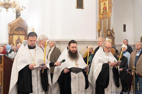 Канун Димитриевской родительской субботы: архиерейское богослужение в Преображенском кафедральном соборе Тольятти