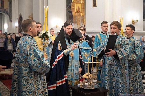 В канун Недели Крестопоклонной и праздника Благовещения епископ Нестор совершил всенощное бдение с чином выноса Креста