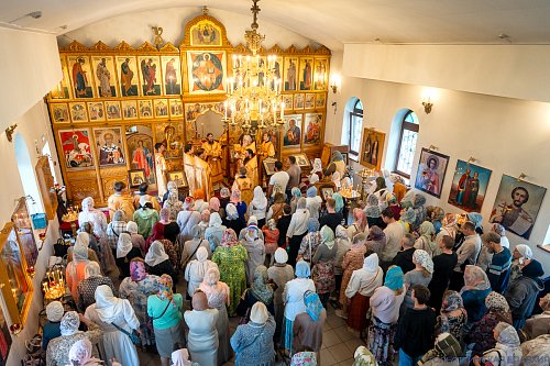 Неделя 4-я по Пятидесятнице: архиерейская Литургия в Иоанно-Богословском храме Тольятти