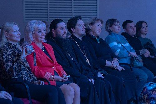 Концерт ко Дню матери во Дворце творчества детей и молодежи Тольятти с поздравлением архипастыря 