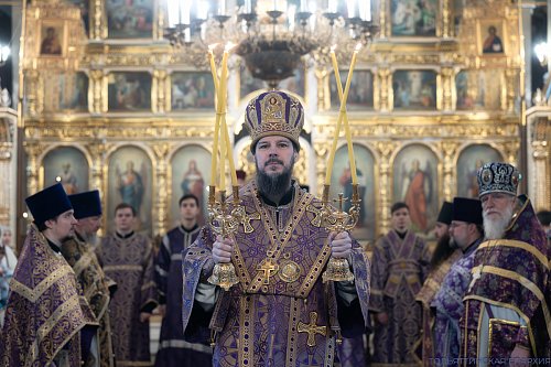 Литургия в Казанском храме Тольятти в день памяти великомученика Феодора Тирона