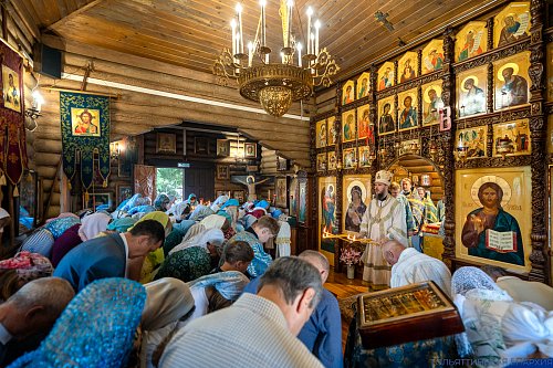 Архиерейское богослужение во Владимирском храме Жигулёвска в престольный день