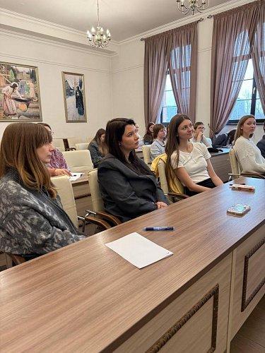 В Поволжской академии образования и искусств состоялась секция «Язык, культура, личность: воспитательные возможности русской словесности» в рамках VII Рождественских образовательных чтений Тольяттинской Епархии