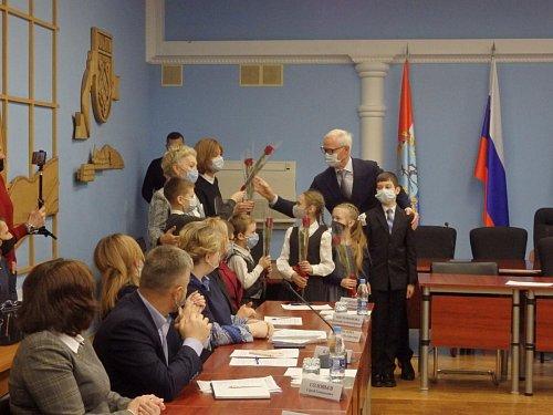 Глава города Тольятти вручил награды воспитанникам детского епархиального образовательного центра за победу в областном конкурсе