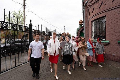 В пятницу Светлой седмицы епископ Нестор совершил Литургию в Казанском храме Тольятти и вручил церковные награды